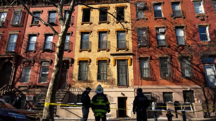 Brooklyn man seriously injured after jumping from fourth-floor window to escape Williamsburg kitchen fire