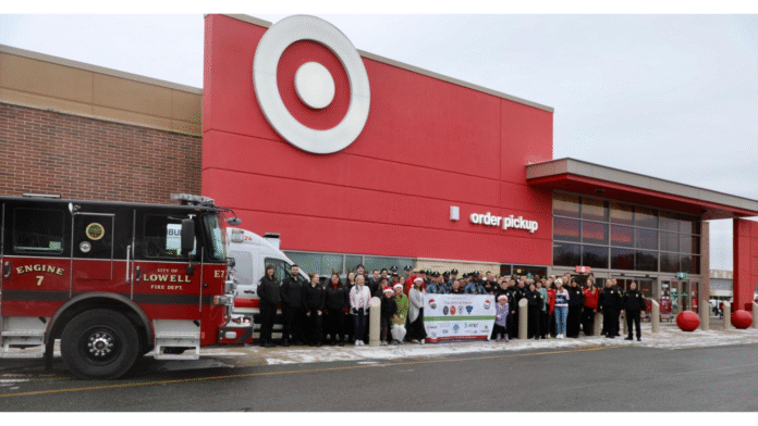 Firefighters, EMTs and cops holiday shop with 100 Mass. kids
