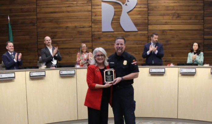 Richland honors retiring fire chief and council members