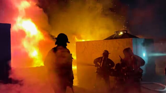 5 FDNY firefighters injured in 5-alarm Queens blaze