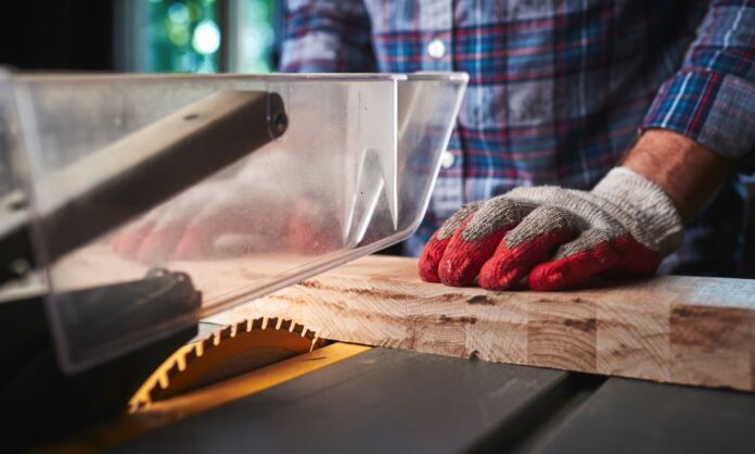 Insurer sues rival for refusing to defend under additional insured clause