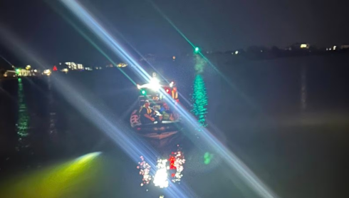 7 rescued from boat taking on water in Pasco County river