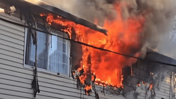 Apartment fire displaces 10 residents in West Sacramento