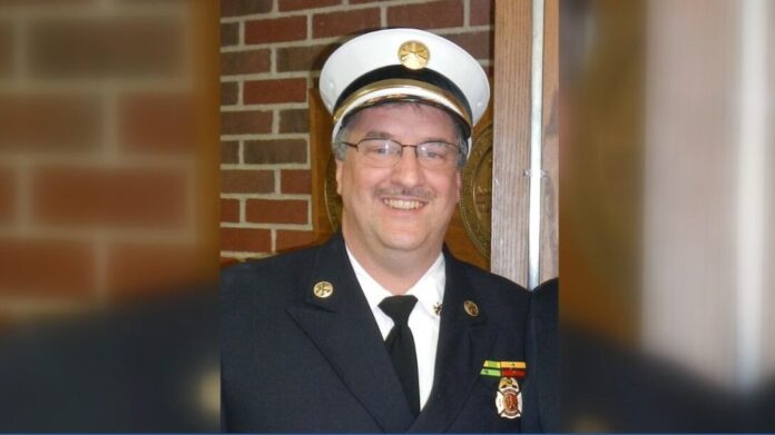 Danbury deputy fire chief retires after 40 years, but continues to volunteer as a firefighter in his hometown