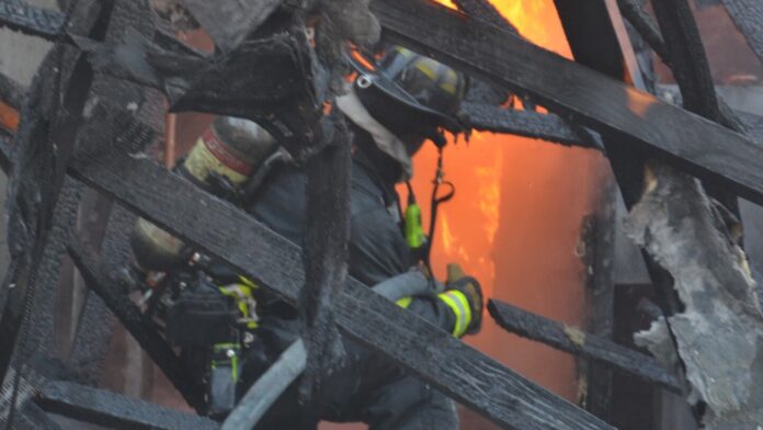 Photo of the Week: Mo. structure fire attack