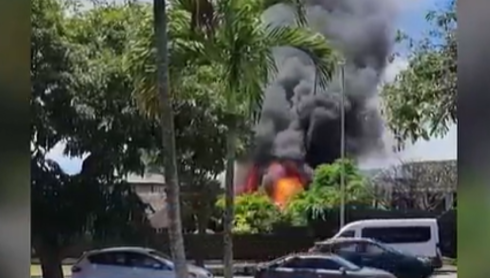 2-alarm house fire extinguished in Waipio