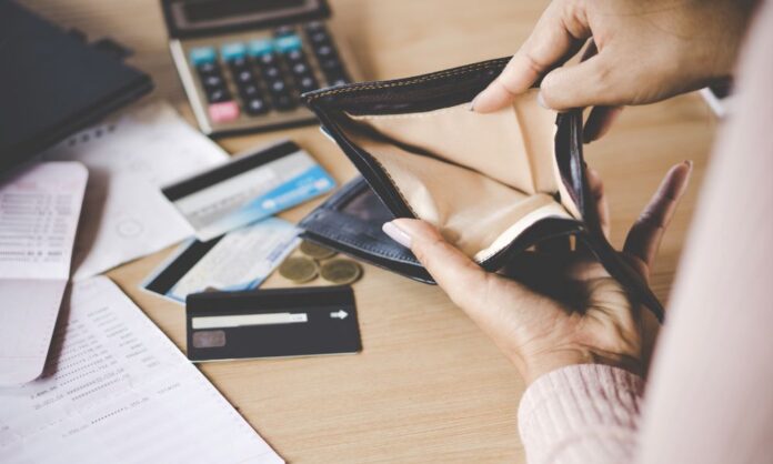 Confidence collapses as inflation climbs