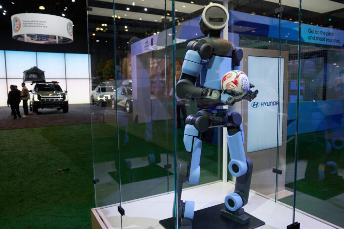Kia to Use Robots in US, Debut Software Car and Hybrid Truck