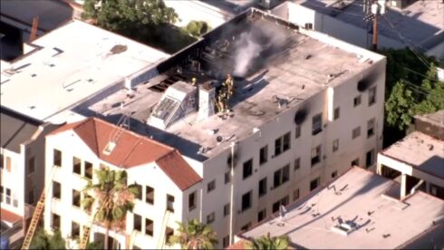 Los Angeles: Fire breaks out at apartment building in Koreatown