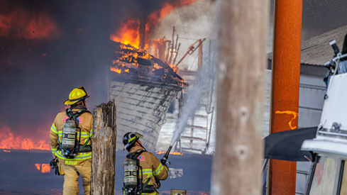 REGION: Fire sinks 2 boats and burns dock along Columbia River at Rainier