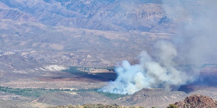 Horseshoe Fire northeast of Phoenix grows to 300 acres