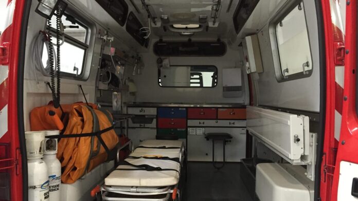 Teen assaults EMS worker after being stabbed in Honolulu